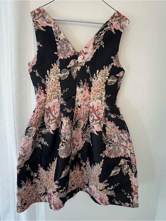 Vince Camuto Dresses & Skirts - Vince Camuto Black and Pink Floral Print Dress
